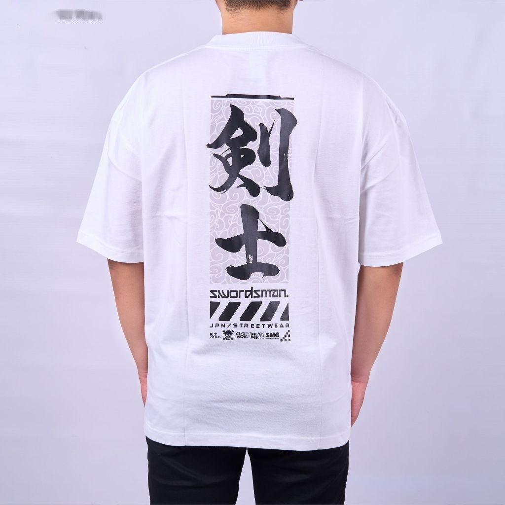 Oversize Swordsman Kanji Roronoa Zoro Strawhat Pirate One Pi - on model - unisex fit | Zewearsy Store