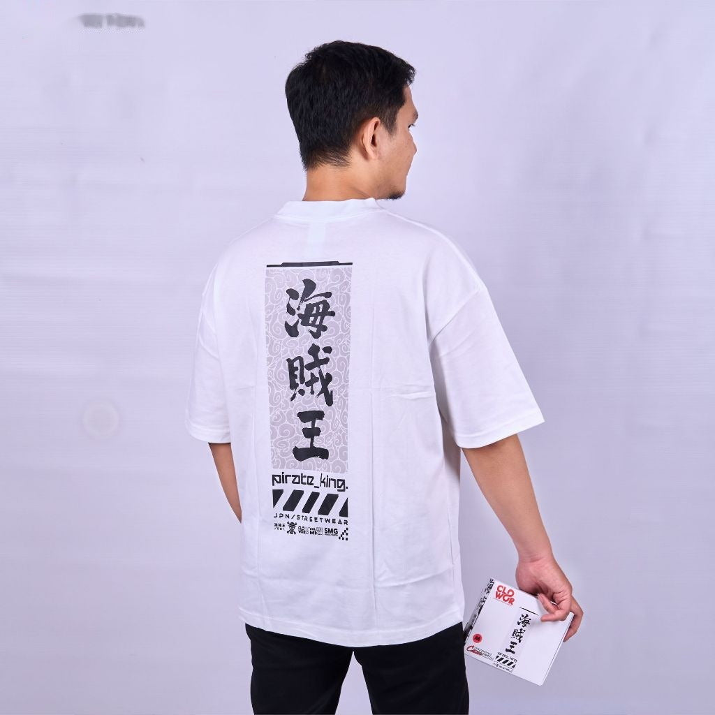 Oversize Pirate King Kanji Monkey D. Luffy Strawhat One Piec - model wearing streetwear look | Zewearsy Store