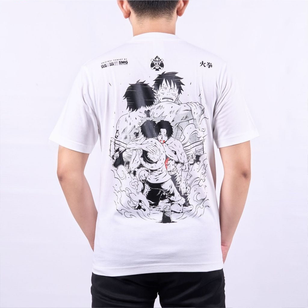 Ace's Death Scene Marineford Arc Monkey D. Luffy One Piece - on model - unisex fit | Zewearsy Store