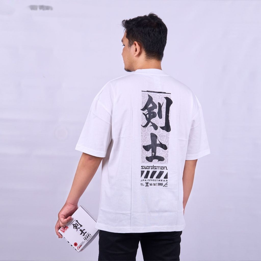 Oversize Swordsman Kanji Roronoa Zoro Strawhat Pirate One Pi - model wearing streetwear look | Zewearsy Store